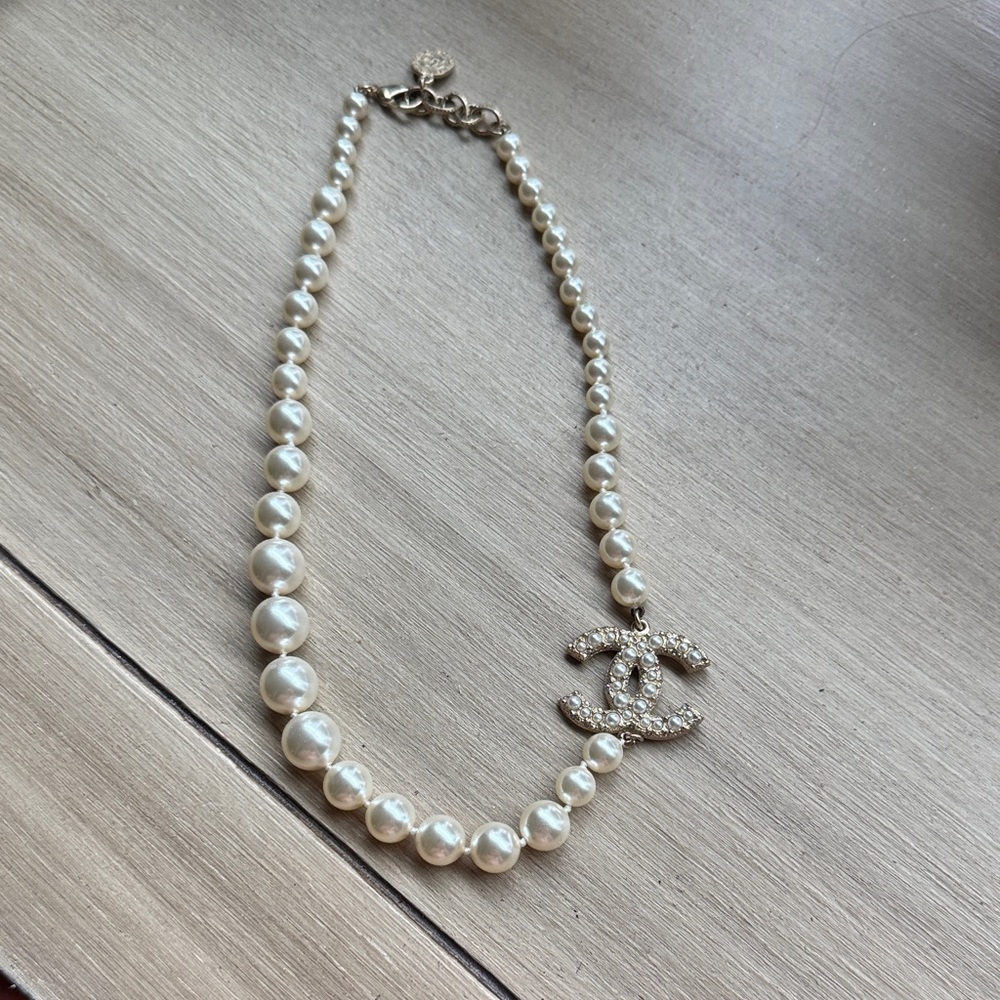 CHANEL Pearl Necklace
